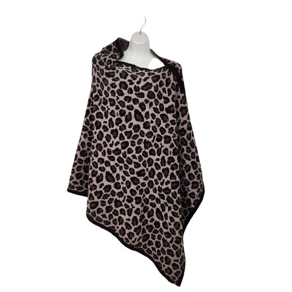 Barefoot Dreams Cozy Chic Plus Gray Leopard Asymmetrical Cape Poncho Women's OS - Picture 1 of 8